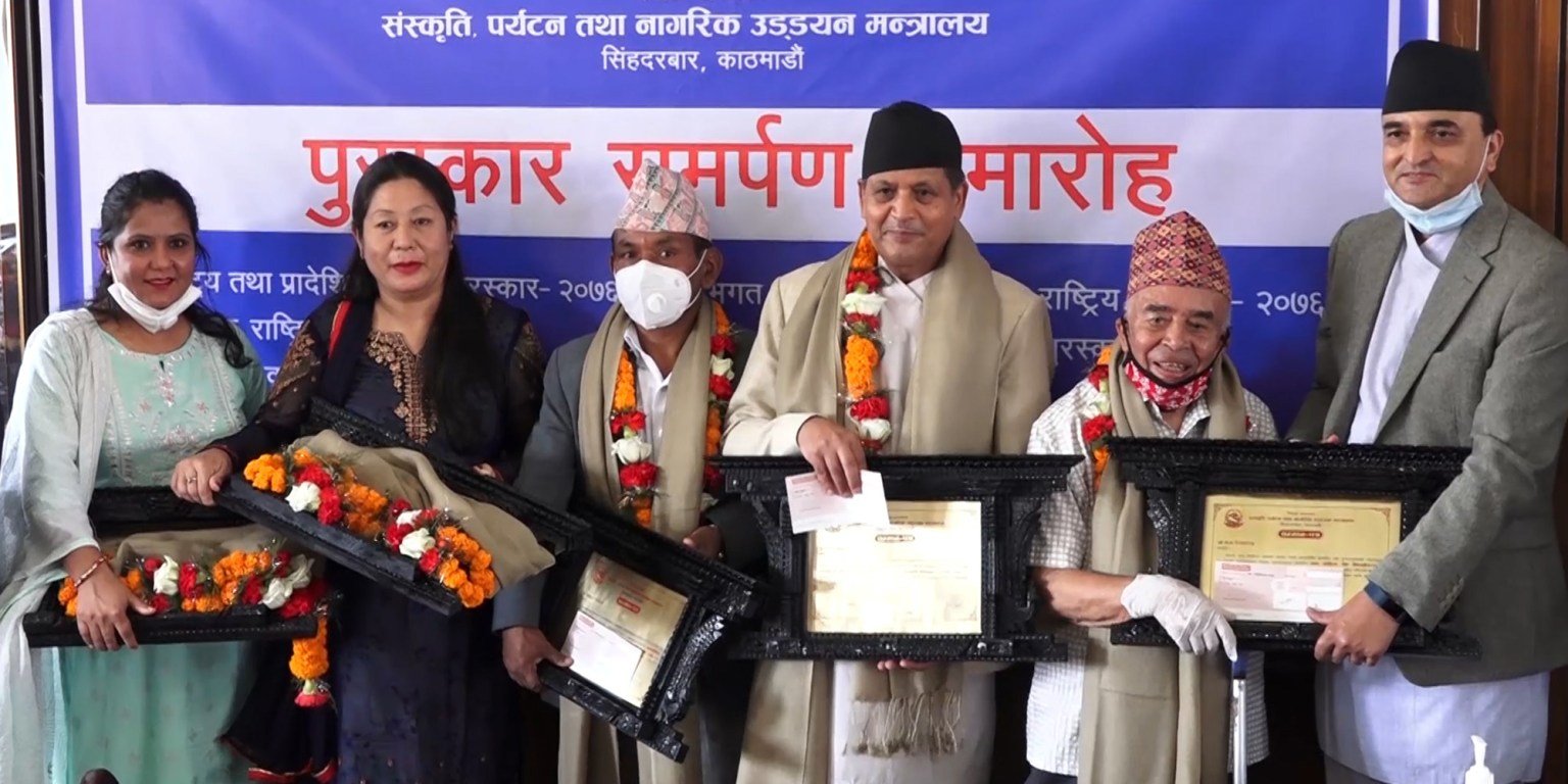 सरकारद्वारा विभिन्न क्षेत्रमा योगदान पुर्‍याउने श्रष्टा तथा व्यक्तित्वहरुलाई सम्मान