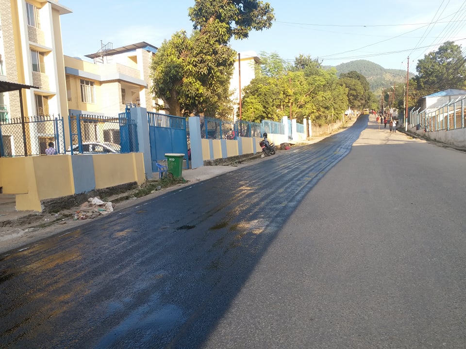 धादिङबेसी बजार क्षेत्रमा पिच गर्ने कार्य सुरु