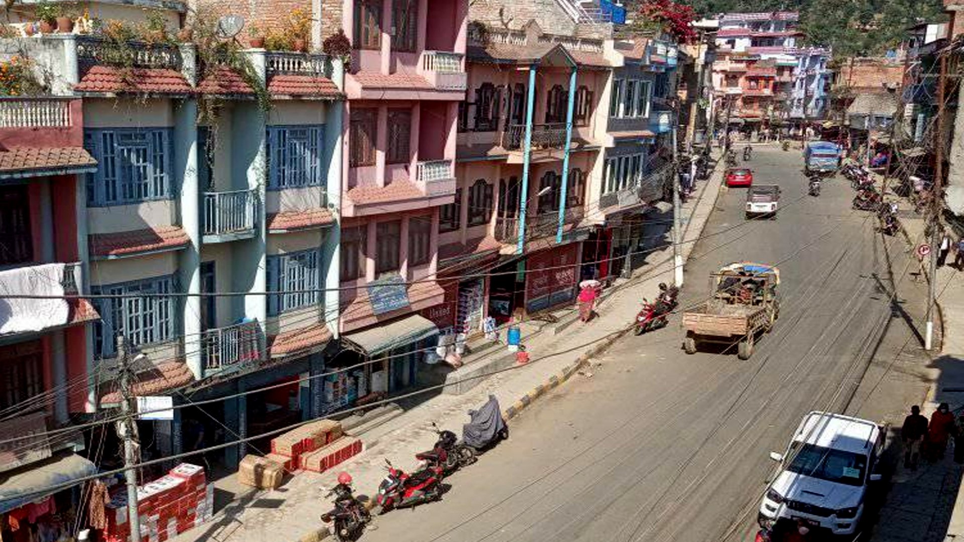 धादिङबेशीमा उद्योग व्यवसाय तथा पसलहरु नियमित खुल्ने