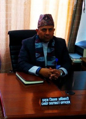 काठमाडौंका सिडिओ भन्छन् : पसल खुल्दैन, आपत परे मेयरलाई फोन गर्नुस् !