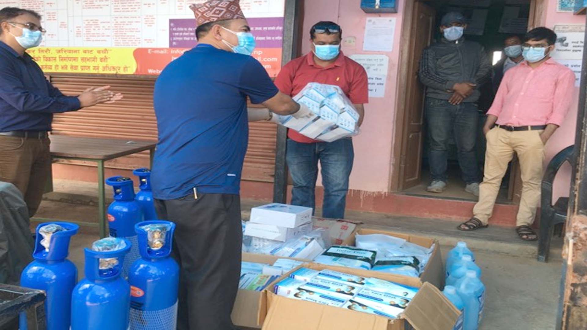 शान्ति नेपालद्धारा  धादिङको ज्वालामुखीमा  स्वास्थ्य सामग्री प्रदान
