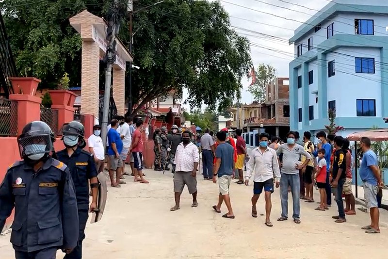सुकुमबासी बस्तीमा डोजर चलाएपछि जनप्रतिनिधिको घर तोडफोड