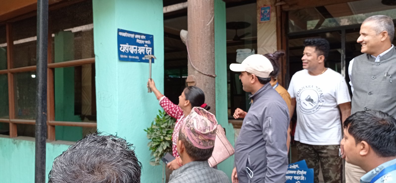 धादिङमा सिड्सद्धारा राजमार्गका होटलमा अनुगमन,बालश्रम नभएका होटलहरुमा स्टीकर टाँस
