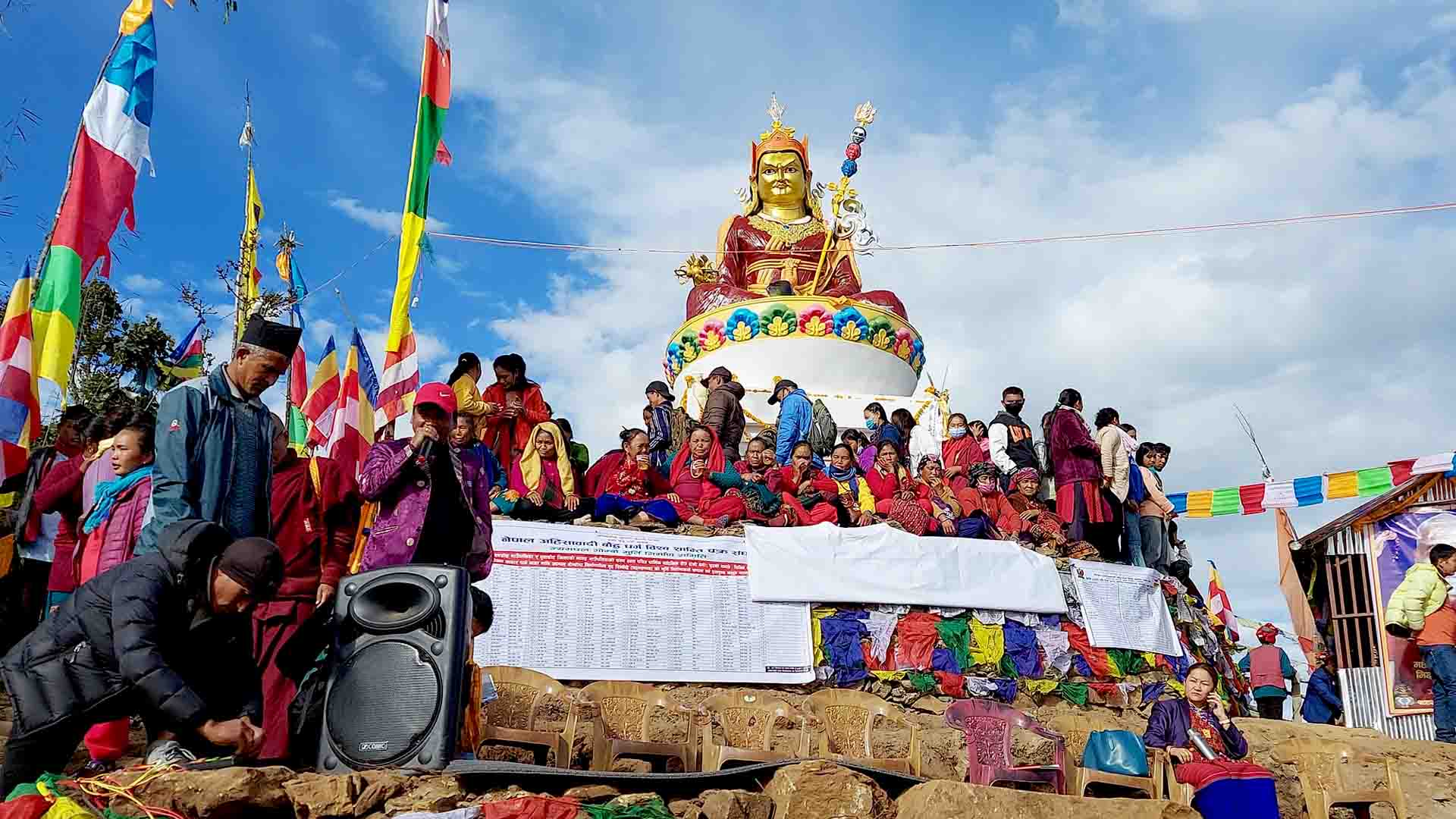 सेमजोङ ज्यम्पल गोम्बोमा गुरु रिन्पोर्छेको मुर्ति स्थापना 