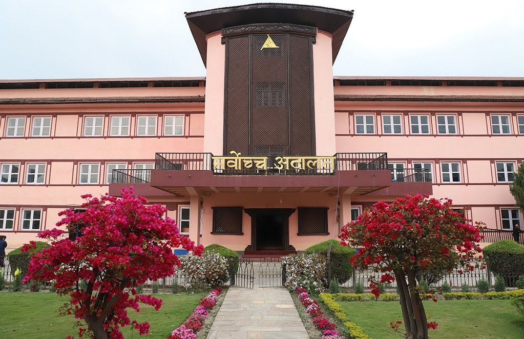 सर्वोच्चका न्यायाधीश विभाजित भएका हुन् ? थप दुई न्यायाधीश पनि फर्किए इजलास