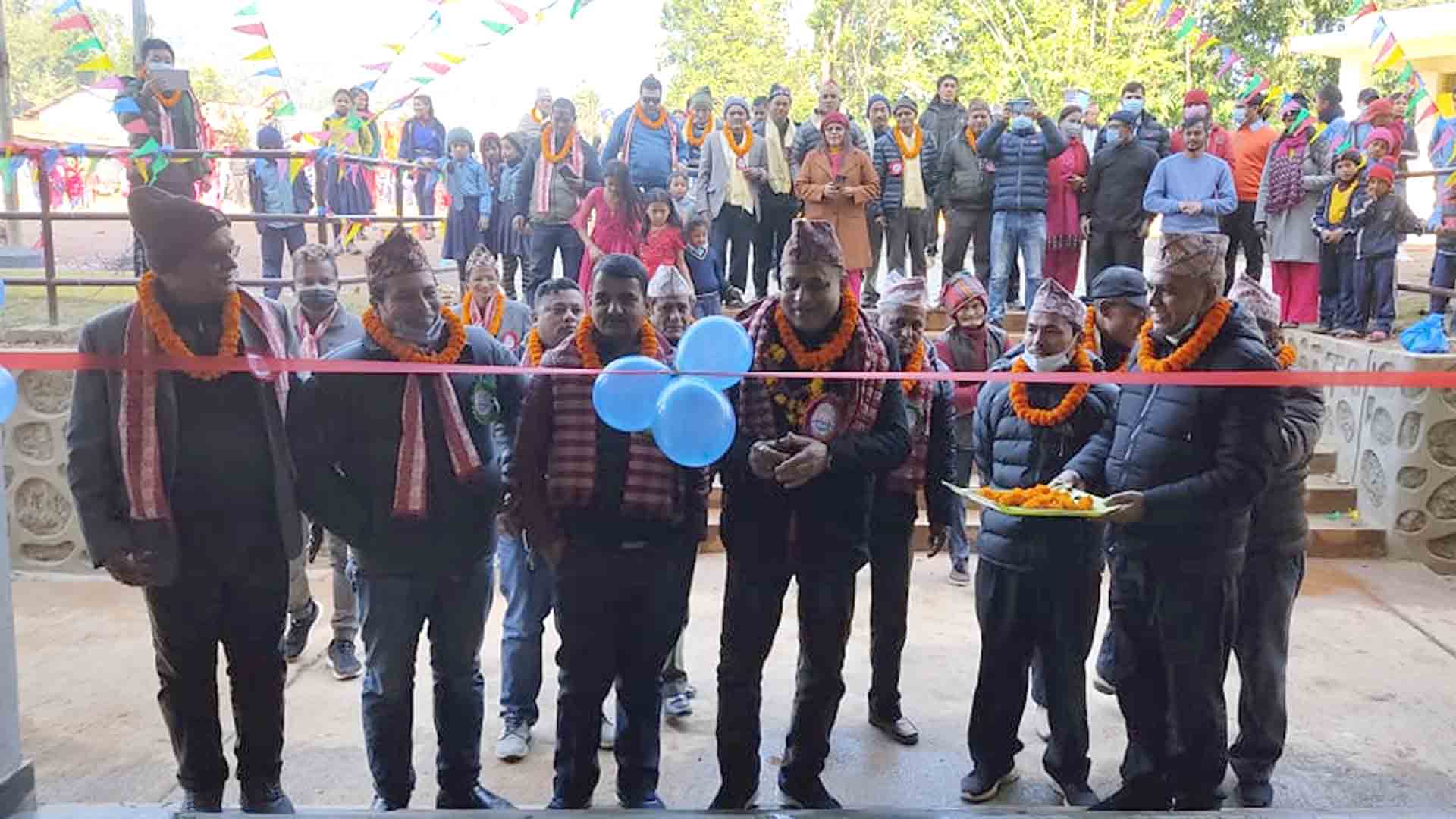 देउराली माध्यमिक विद्यालयको नवनिर्मित भवन उद्घाटन