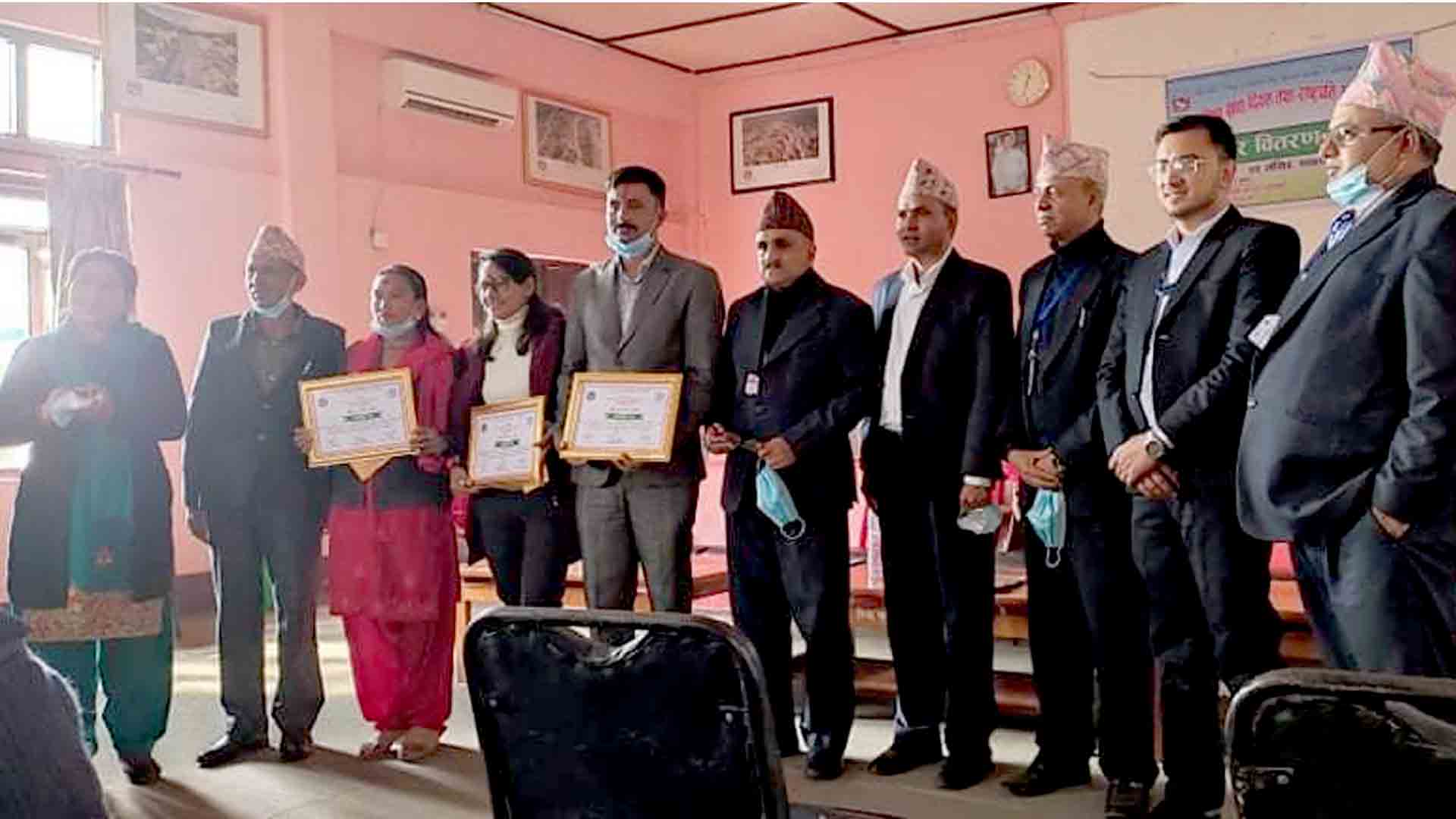 राष्ट्रपति उत्कृष्ट पुरस्कारबाट धादिङका तिनजना कृषक सम्मानित