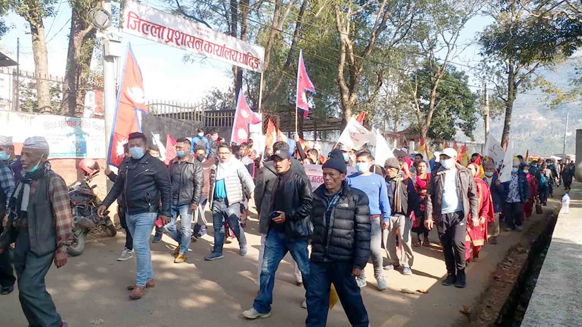धादिङमा कसैले मान्दैनन कोरोनाको प्रोटोकल:प्रशासनको आग्रह,अवज्ञा गर्दै नागरिक