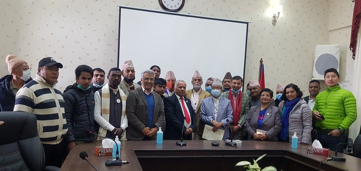 ३० दलले बुझाए निर्वाचन आयोगलाई ज्ञापनपत्र