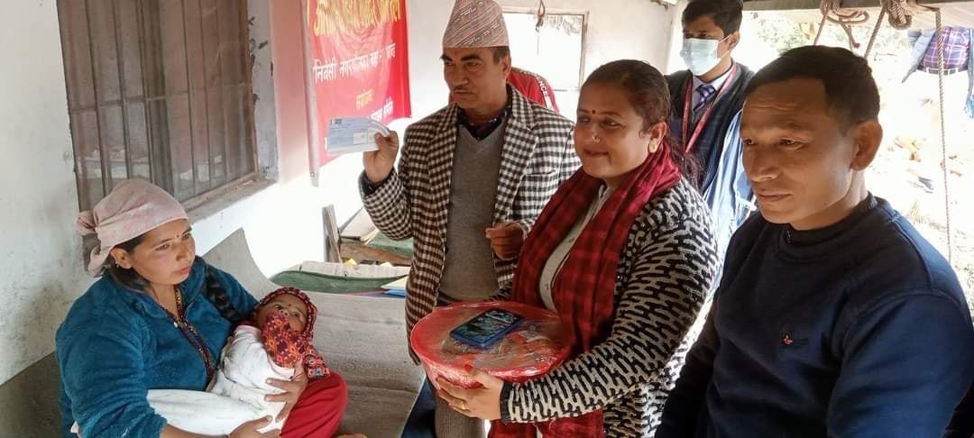 नवजात शिशुको खातामा एक हजार जम्मा गर्दै धुनिवेशी नगरपालिका