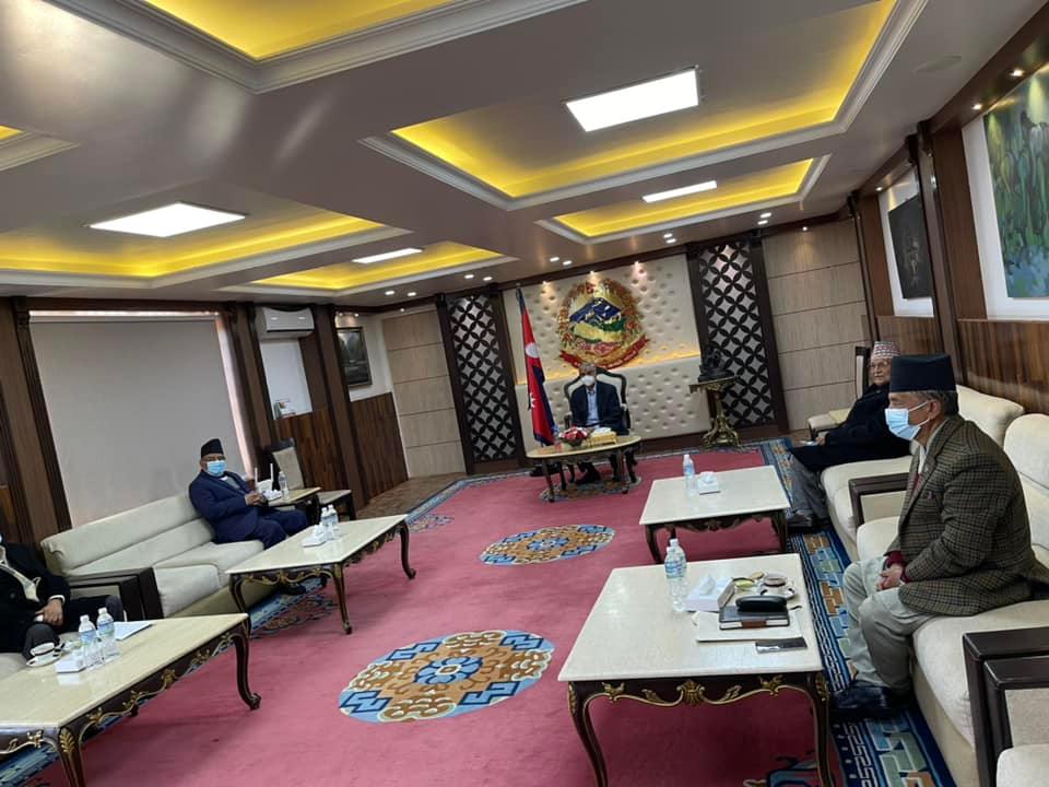 प्रचण्डका कारण बालुवाटारबाट बाहिरिएका ओलीको प्रचण्डसँग पहिलो औपचारिक भेट बालुवाटारमै 