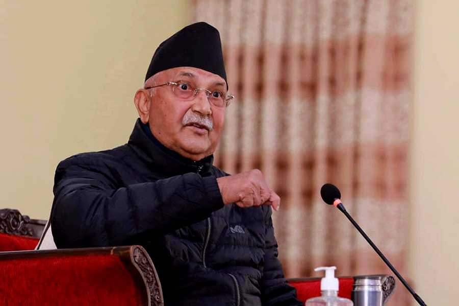 माधव नेपाललाई ओलीको कटाक्ष:  हामीले दिएको झुम्के बुलाकी फुकाल्नु पर्दैन ?