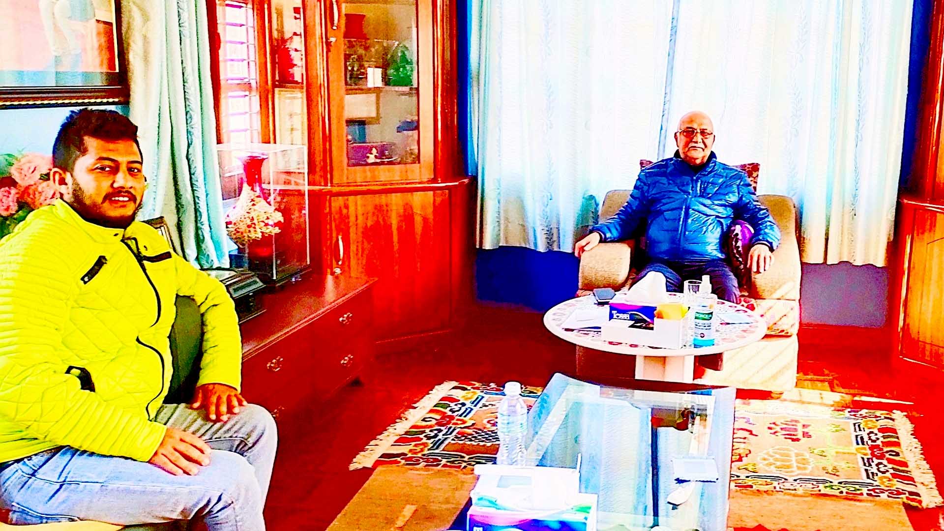 पूर्वमाओवादी लडाकुहरू सामूहिक रूपमा एमाले प्रवेश गर्दै
