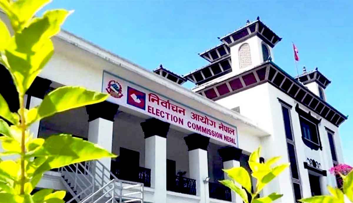 १८ जिल्लामा मतपत्र ढुवानी