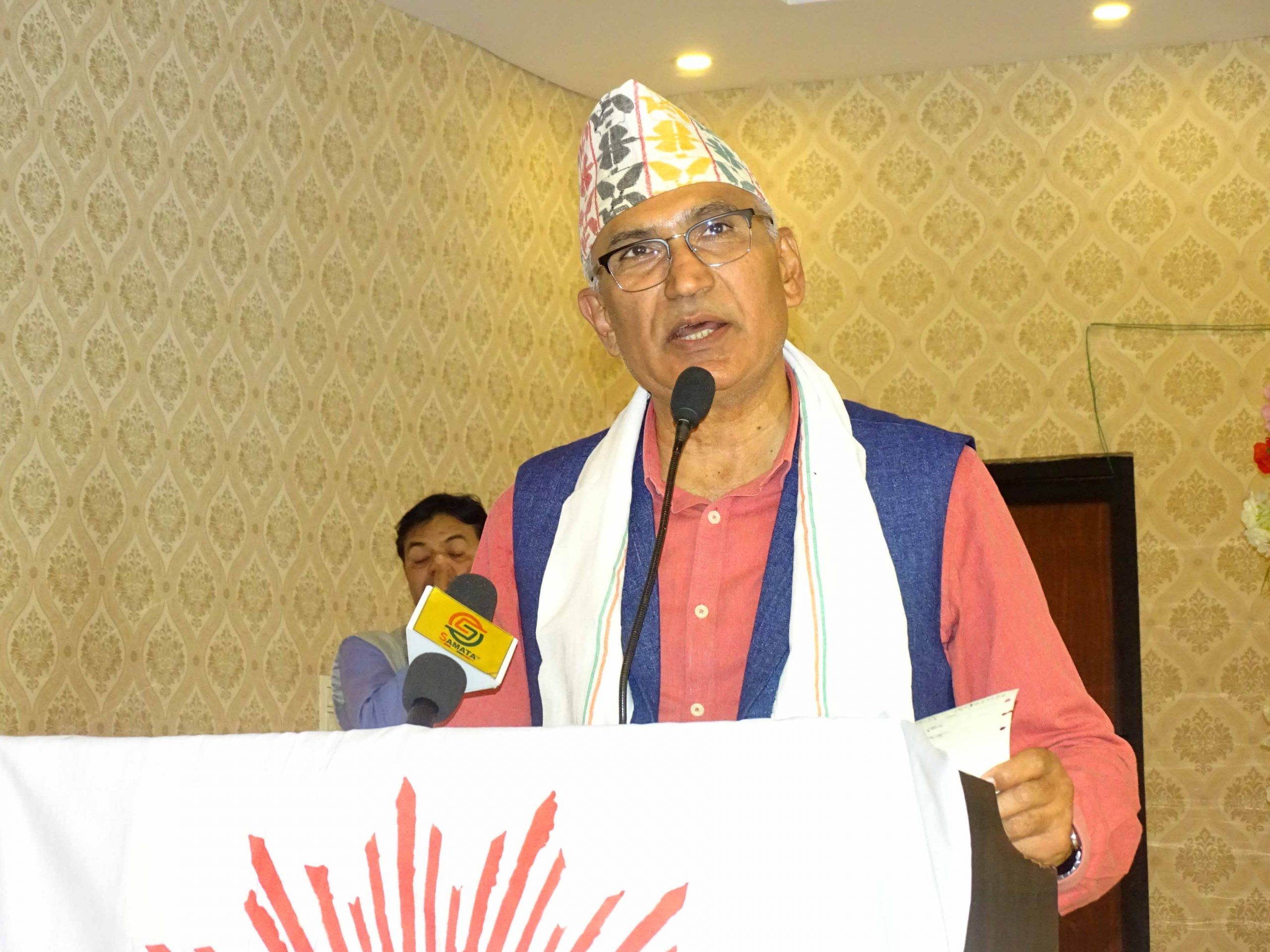 गठबन्धनमा आबद्ध दलका कार्यकर्ता टाउको समाएर रुँदैछन् : पूर्व उपप्रधानमन्त्री पौडेल