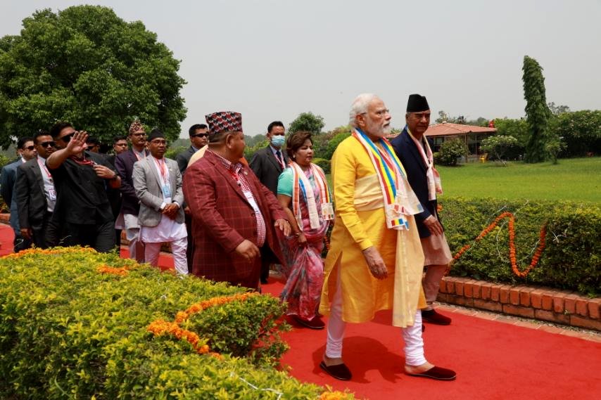 प्रधानमन्त्री देउवा र भारतीय समकक्षी मोदीले मायादेवी मन्दिरमा एकसाथ गरे प्रार्थना 