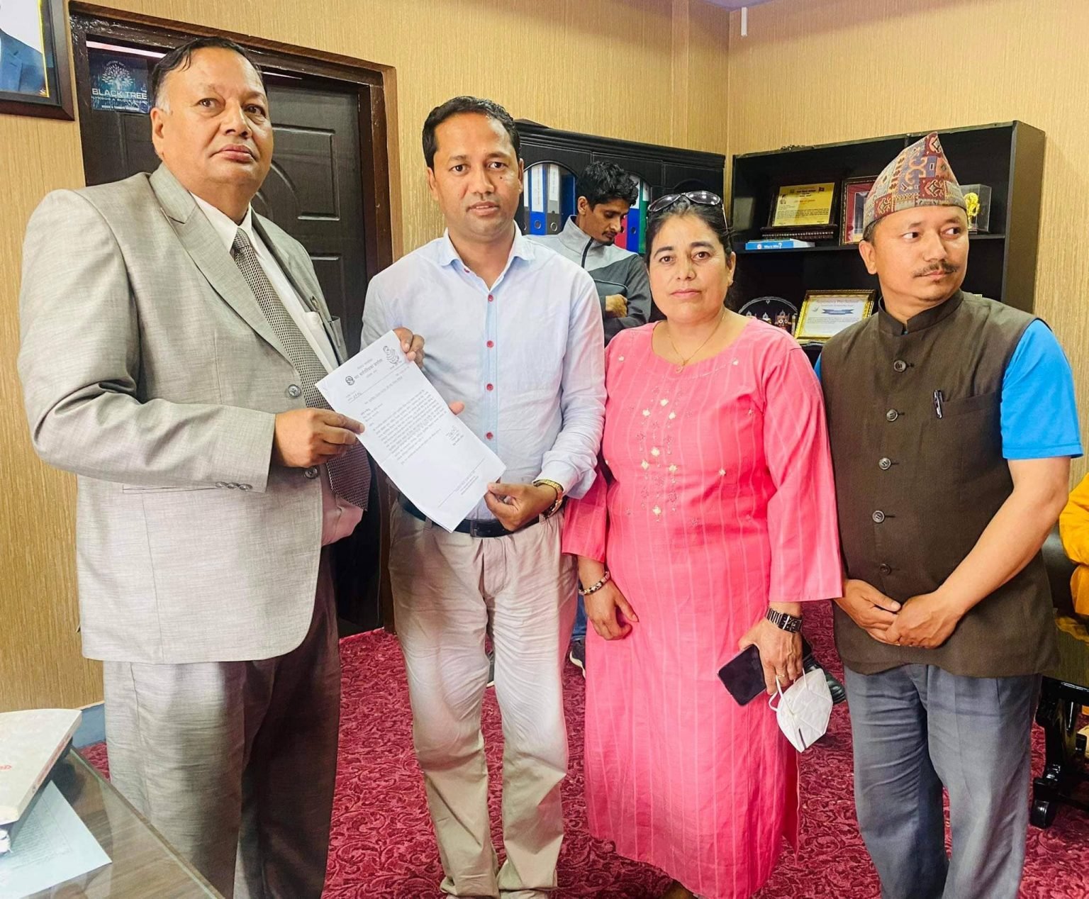 बहुप्राविधिक विद्यालय निर्माणको लागि बजेट माग्न उप मेयर विश्वकर्माले भेटे मन्त्री