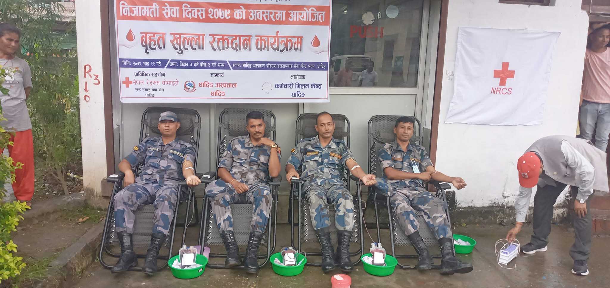 धादिङबेशीमा ३७ जनाद्धारा रक्तदान