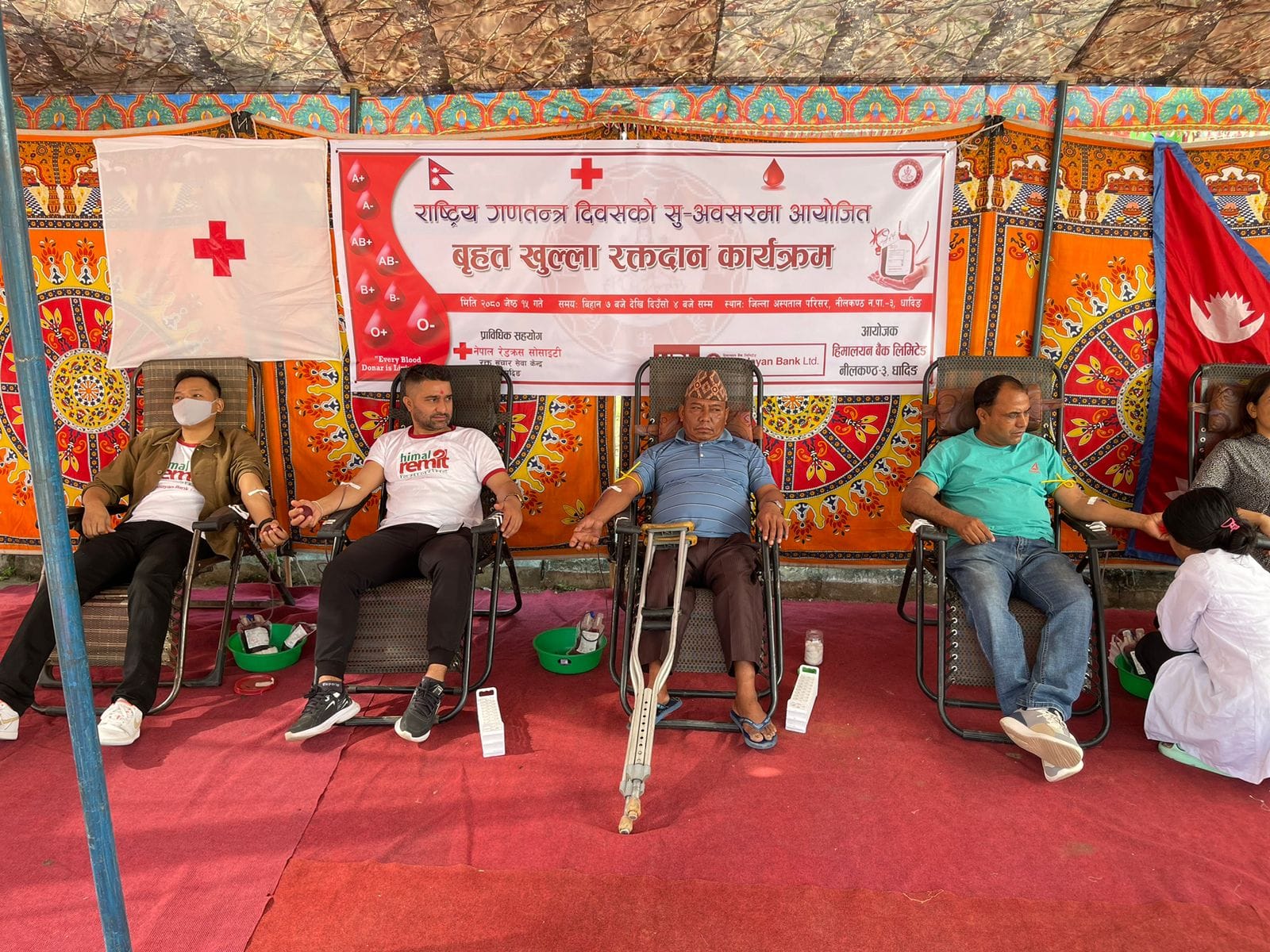 धादिङ अस्पतालमा ६२ जनाले गरे रक्तदान
