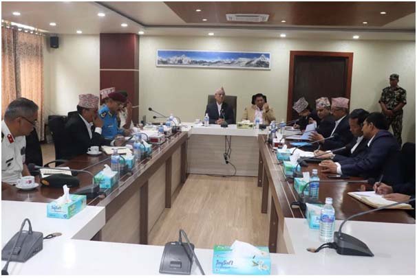 अवरुद्ध राजमार्ग तत्काल सञ्चालन गर्ने व्यवस्था मिलाउन कार्यबाहक प्रधानमन्त्री खड्काको निर्देशन