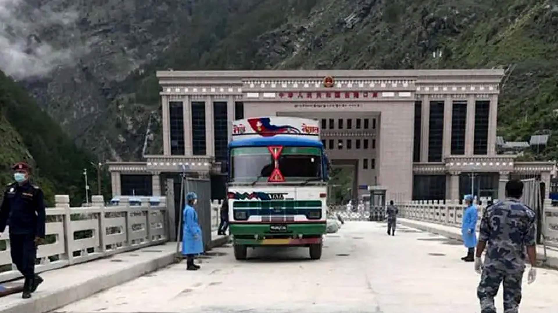 रसुवागढी नाकामा प्रहरीको विशेष निगरानी