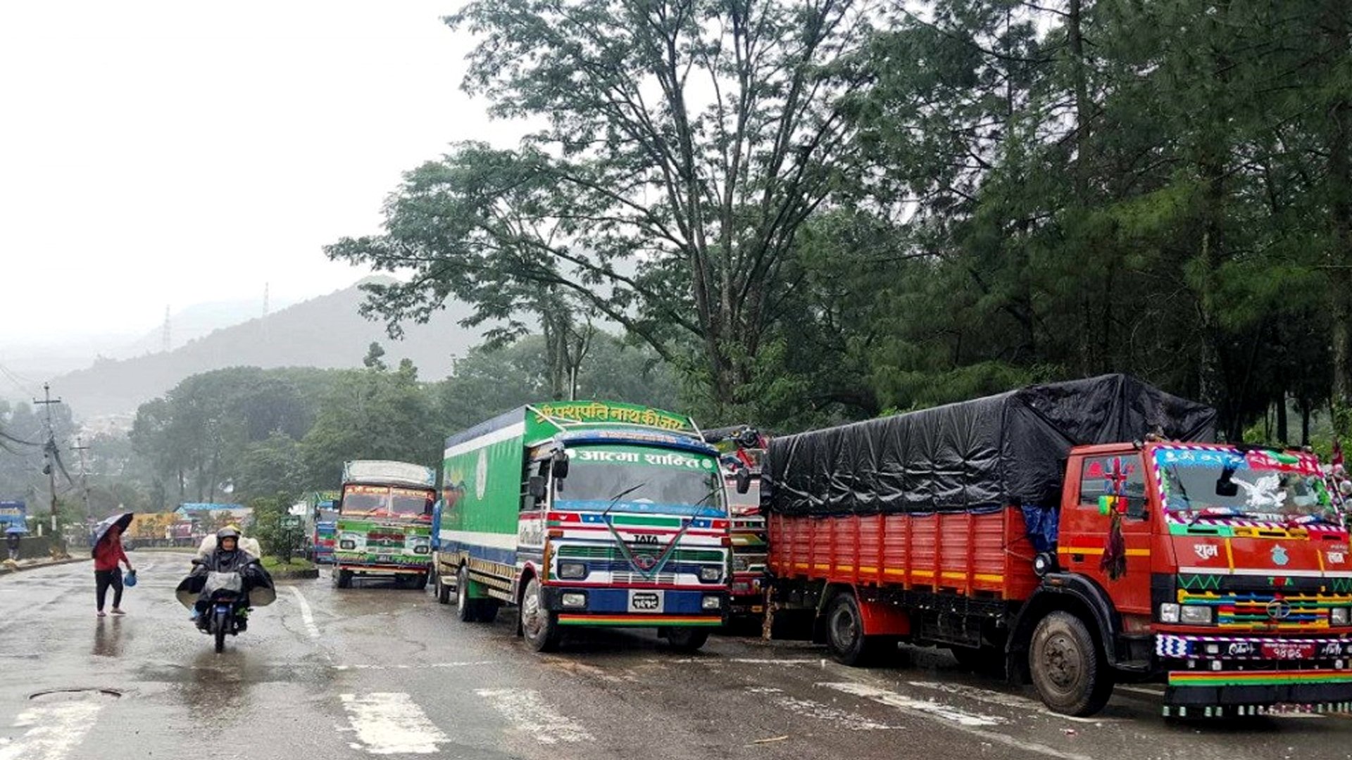 झ्याप्ले खोलामा अवरुद्ध सडक खुलेयता १७ सय सवारी काठमाडौँ  भित्रिए
