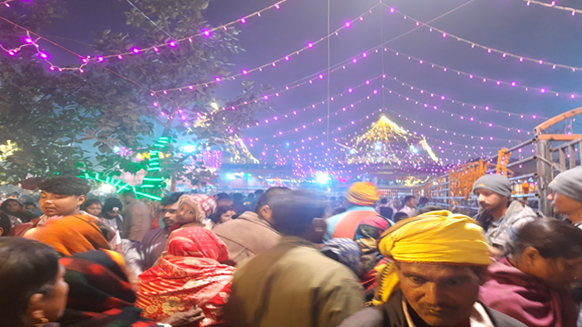गढीमाई मेलामा दर्शनार्थीको घुइँचो