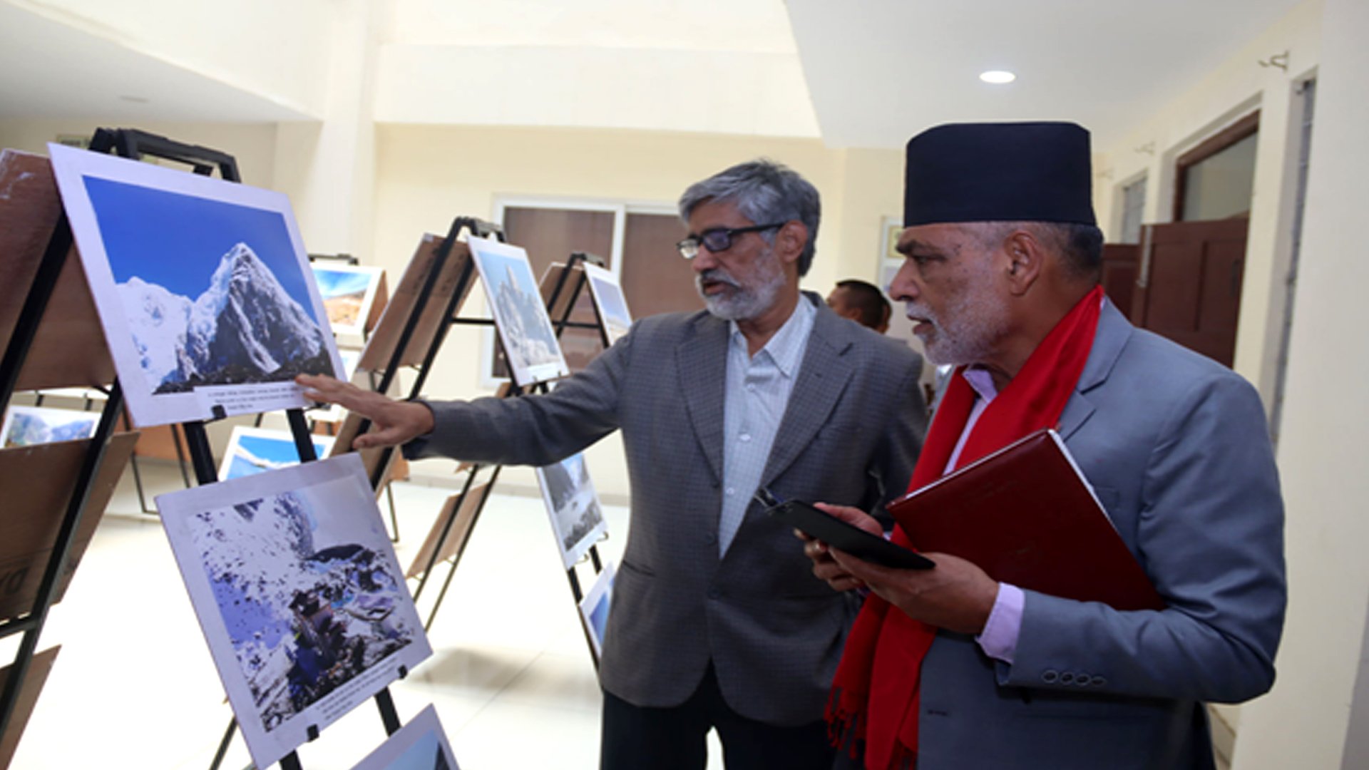 ‘हिमाल जोगाउन सरकारले नेतृत्वदायी भूमिका निर्वाह गरिरहेको छ’