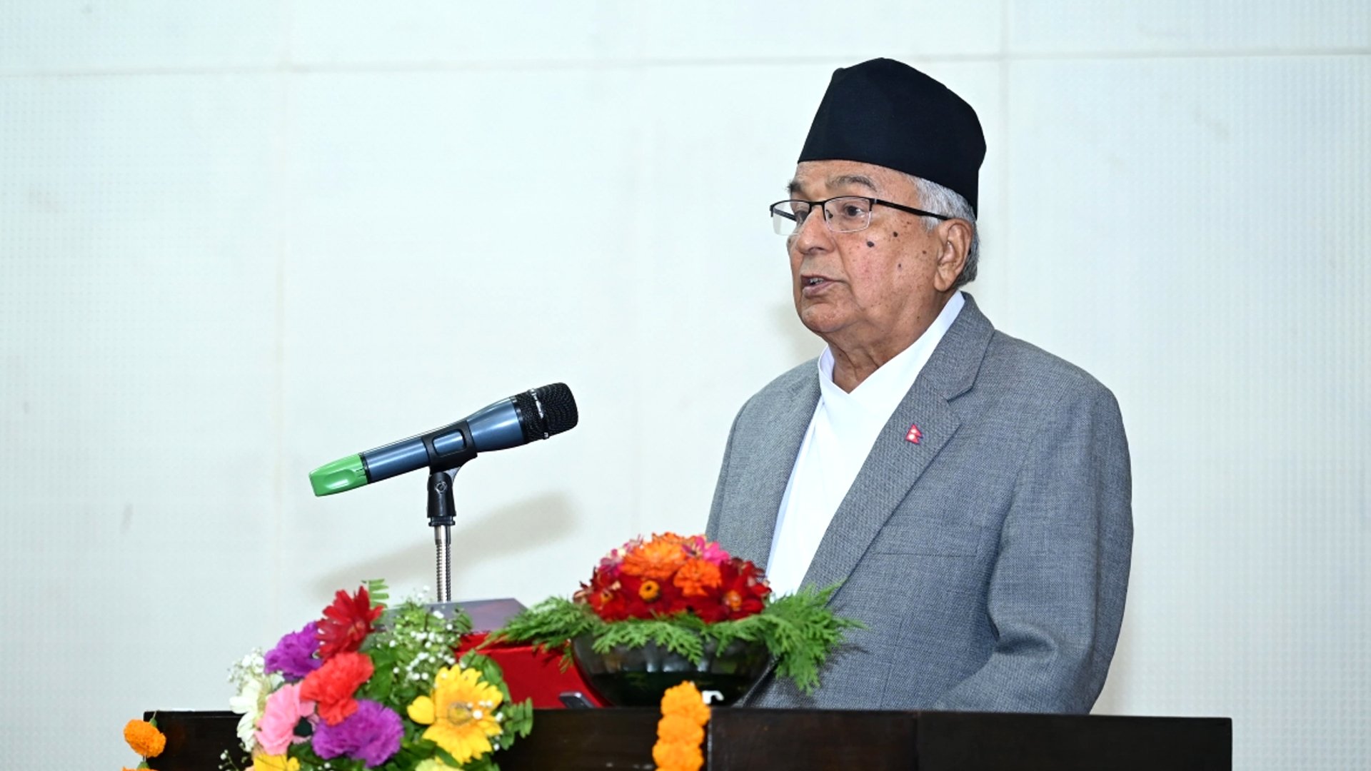 फागुपूर्णिमा (होली) ले आपसी सद्भाव कायम राख्न प्रेरणा मिलोस् : राष्ट्रपति पौडेल