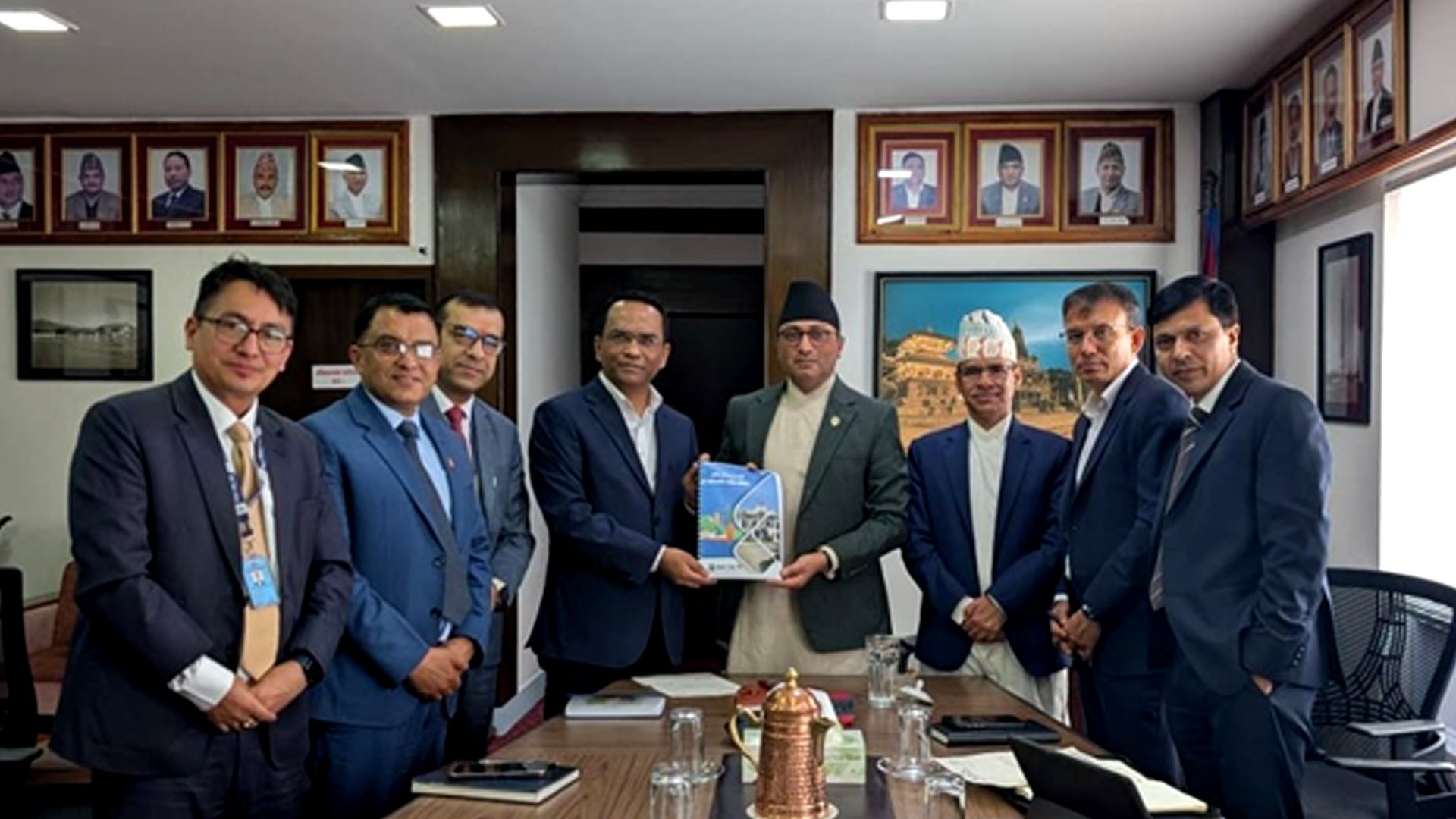 राष्ट्र बैंकको प्रतिवेदन अर्थमन्त्रीसमक्ष पेस