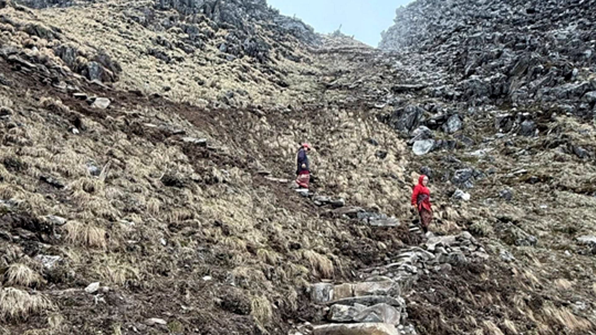 कठिन भूगोल छिचोल्दै पदमार्ग निर्माण