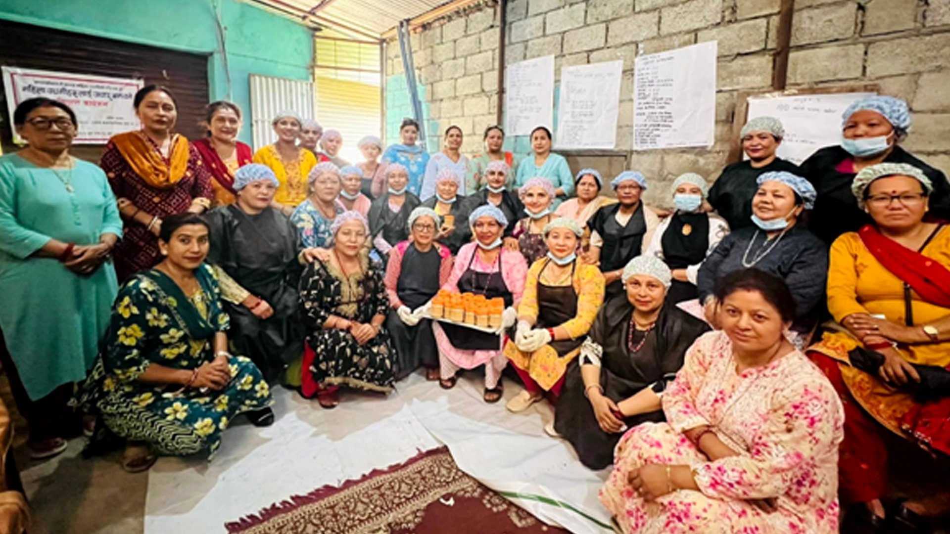 अचार बनाउने तालिमपछि उद्यमशील बन्दै महिला
